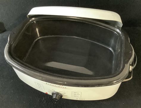 Lot - Aroma 18 Quart Roaster Oven