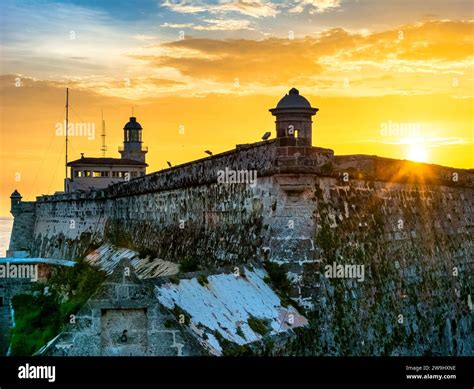 Sunset in the Spanish colonial fortress named 'El Morro' in Havana city, Cuba Stock Photo - Alamy