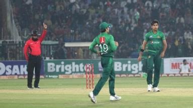 Pakistan fast bowler Mohammad Hasnain creates world record with hat ...