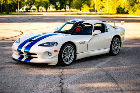 Numbers: Dodge Viper Commermorative Edition (1998) | radicalmag