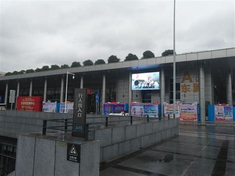 南宁国际会展中心中翼无柱站厅，跨线桥以及商业部分