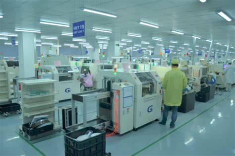 SMT贴片车间上下料机器人-杭州蓝芯科技有限公司