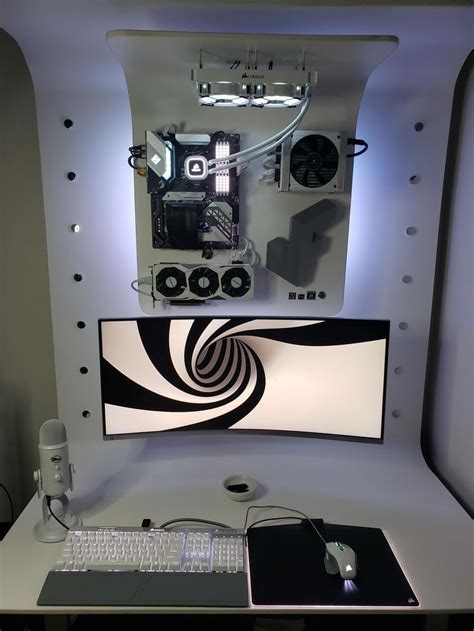 Computer Inside Wall 的图像结果