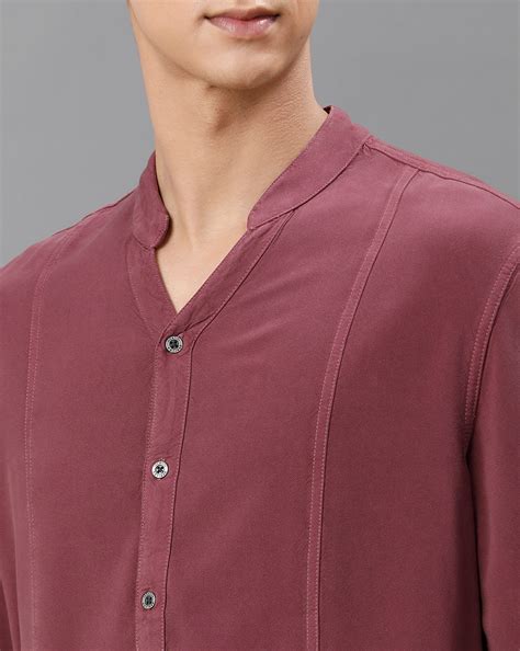 IDENTITI Men Slim Fit Mandarin Collar Solid Shirt In Onion.