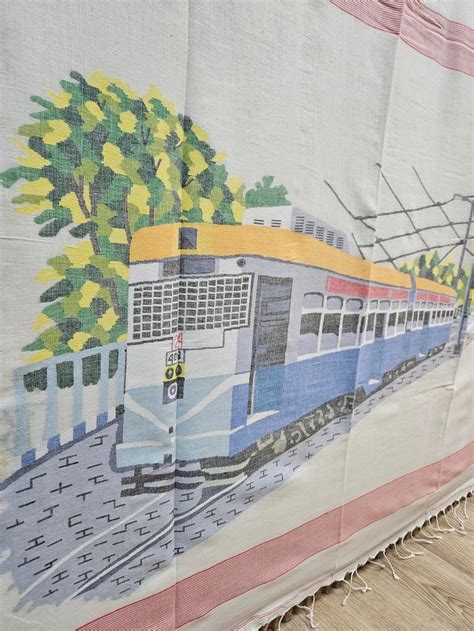 Exquisite Off-White Handspun Cotton Jamdani Saree with Iconic Calcutta ...