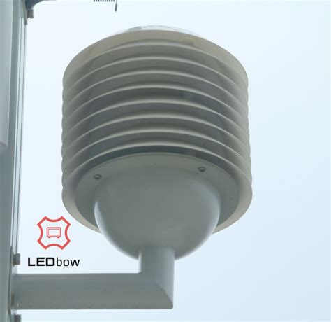 China Integrated Smart Pole with Solar Street Light Smart Display ...