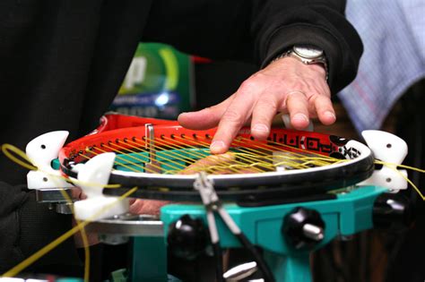 How to String Tennis Racket 的图像结果
