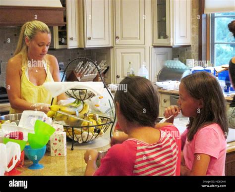 KATE PLUS 8 (formerly JOHN & KATE PLUS 8), Kate Gosselin, Alexis ...