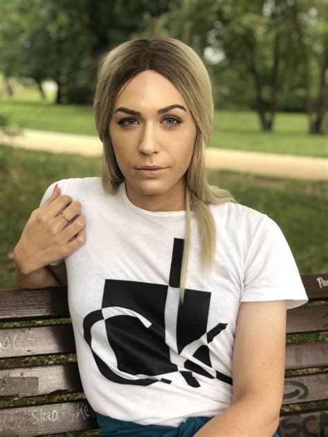 Portrait Mode, make up and some attitude can do wonderful things. MtF ...