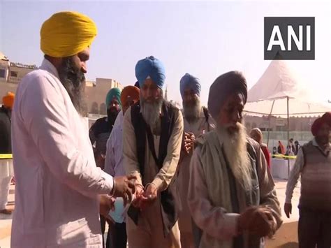 SGCP members hand out masks, sanitisers to devotees at Golden Temple