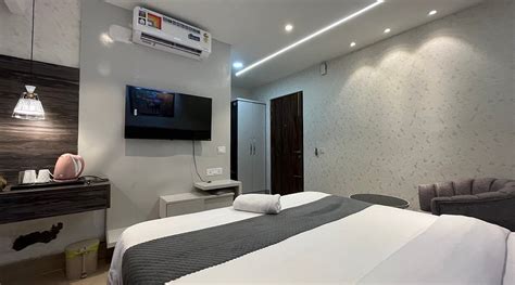 HOTEL LIME TREE (Chandigarh/Zirakpur) - Hostel Reviews, Photos, Rate ...