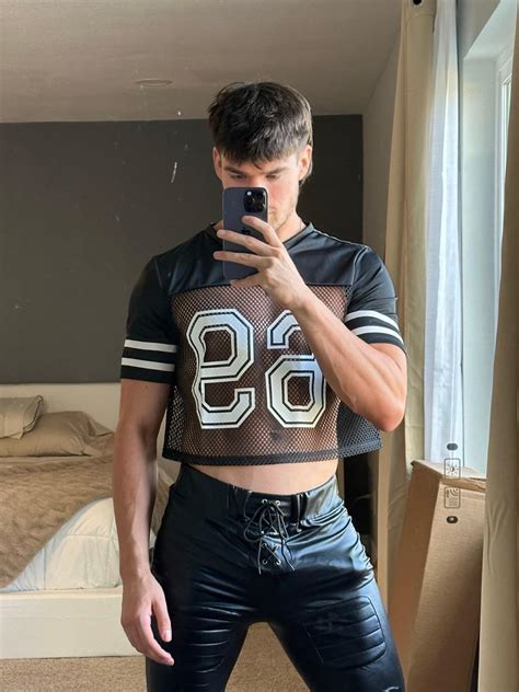Hot leather bulge 🖤 : r/HotMaleSelfies