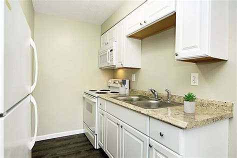 South Terrace Apartments - Cincinnati, OH 45215 | ApartmentGuide.com