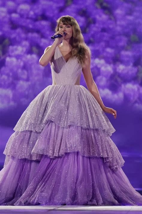Taylor Swift In Purple Dress Singing Live — Free iPhone Wallpaper (4K ...