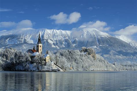 https://finestayslovenia.com/wp-content/uploads/2019/01/lake-bled-winter-karavanke.jpg