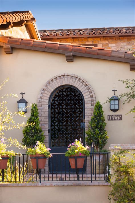 What Are the Traits of Spanish Colonial Architecture?
