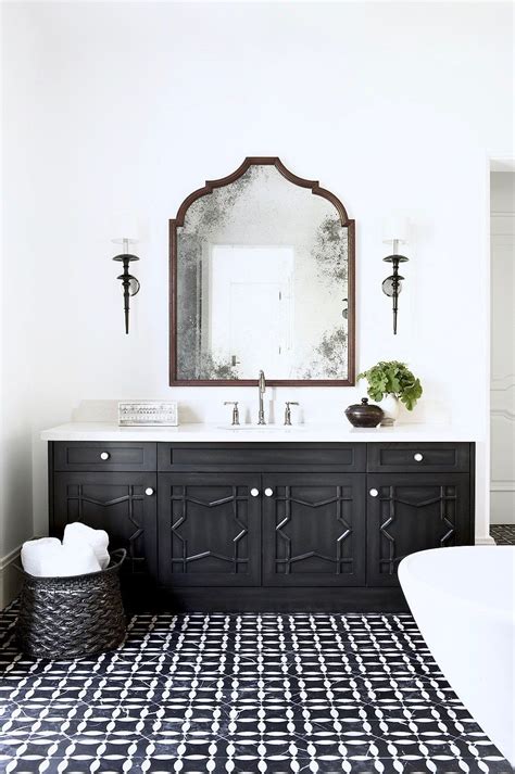 Black and White Bathroom Design for Everyday Beauty - yardworship.com