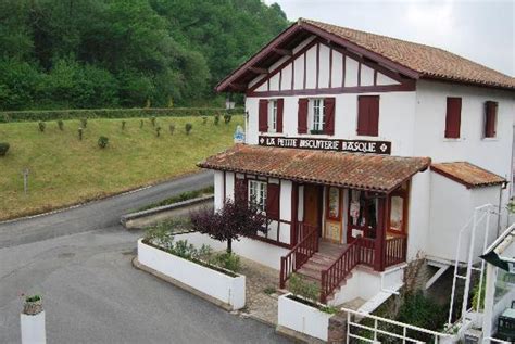 HOTEL RESTAURANT DU TRINQUET (Louhossoa) - Hotel Reviews, Photos, Rate ...