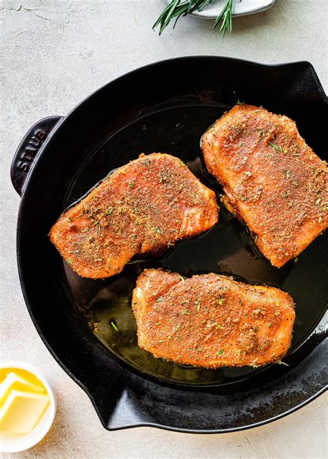 Juicy Pan-Seared Thick Pork Chops Recipe