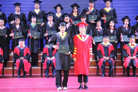 绥化学院举行2021届毕业典礼暨学士学位授予仪式-绥化学院