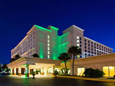 Kid & Pet-Friendly Hotels In Orlando | Holiday Inn & Suites Across From ...