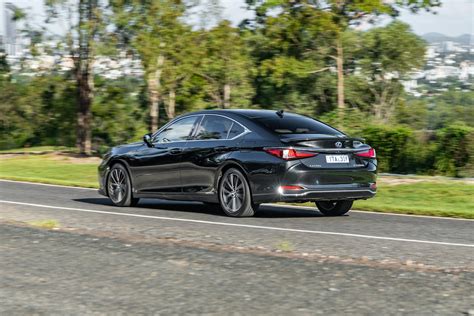 2022 Lexus ES300h Luxury review | CarExpert