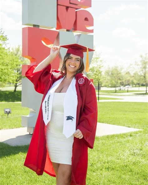 SVSU's newest alum : r/cleavage2