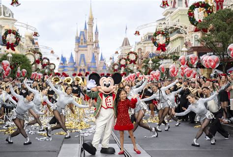 Where to Watch Disney's Magical Christmas Day Parade