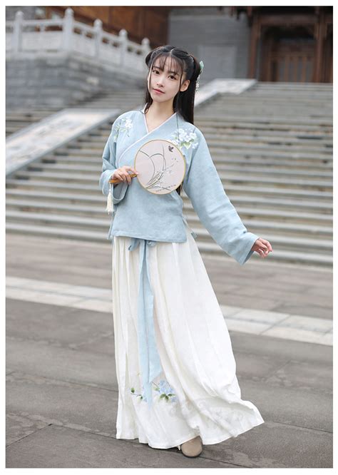 绣花汉服汉元素交领古装美女图片_汉服_中国古风图片大全_古风家