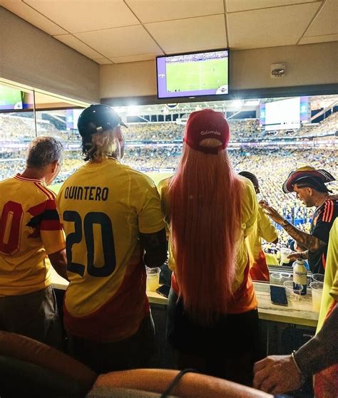 Karol G y Feid fueron captados besándose en la final de la Copa América ...
