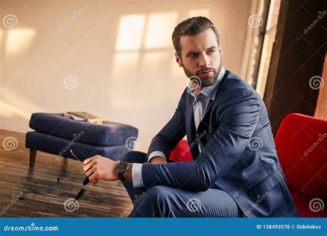 Attractive Businessman 的图像结果