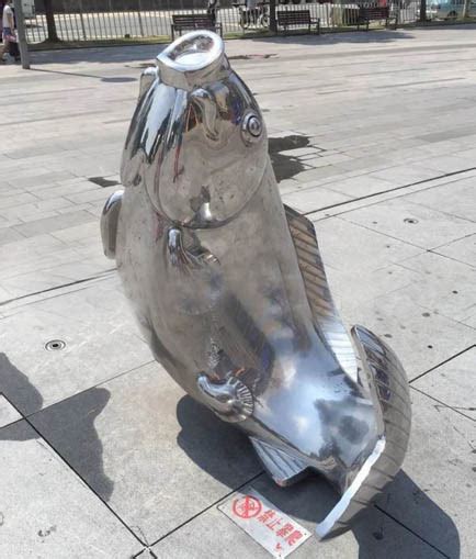 不锈钢金鱼雕塑 -贵州朋和文化景观雕塑设计