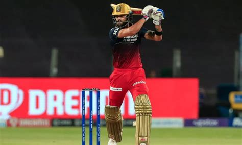 IPL 2022 Match 67: Virat Kohli finds form as RCB steamroll Gujarat to ...