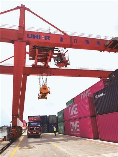 泰州首个内河集装箱港开港 为外贸企业物流减负降本
