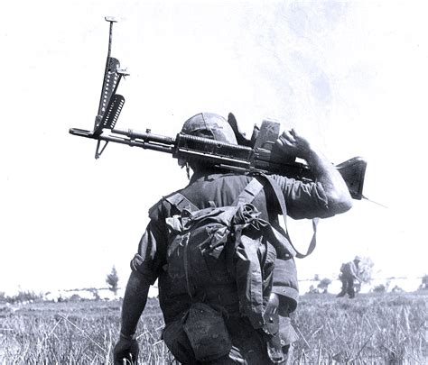 War Machine Gun Vietnam Weapons Of The Vietnam War Wideners