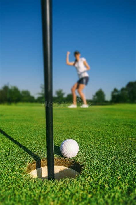 Woman Golf Course 的图像结果