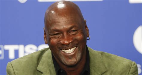 Video: SNL Spoofs Michael Jordan, Security Guard Wozniak, Rodman and ...