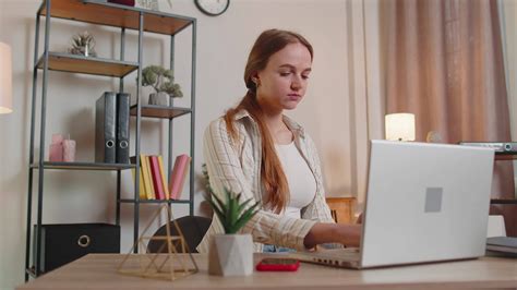 Girl Using Computer 的图像结果