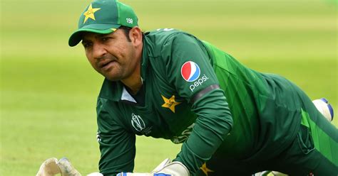 Sarfaraz Ahmed's Warning To Teammates After Horror Show Vs India - Lift ...