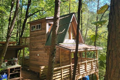 Firefly Bend Treehouse: Glamping, Hot Tub, Hiking - Treehouses for Rent ...