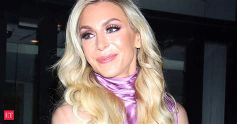 charlotte flair: WWE SmackDown: Did Charlotte Flair suffer knee injury ...
