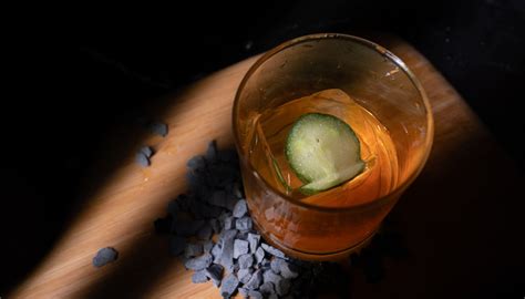 Premium Ice Cubes Supplier for Bars & Clubs - The Ice