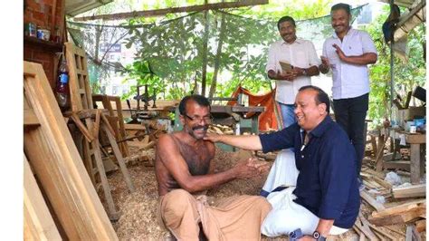 Murali reaches Poochakkal to meet gifted singer Rameshan - KERALA ...