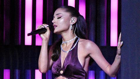Ariana Grande’s Latest Glamorous Look is Surprisingly Affordable | Vogue