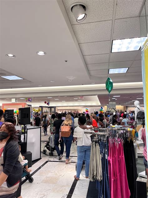 Governor's Square mall - PELLEGRINI TRAVEL