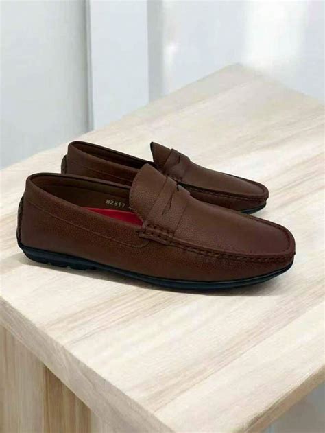 Herren-Loafer aus Kunstleder, stilvoll und praktisch, einfarbig, leicht ...