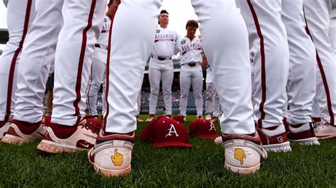 Arkansas baseball ousts UCLA with decisive 7-3 victory | 5newsonline.com