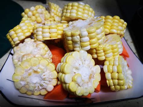 Cordyceps flower corn black chicken soup - iNEWS