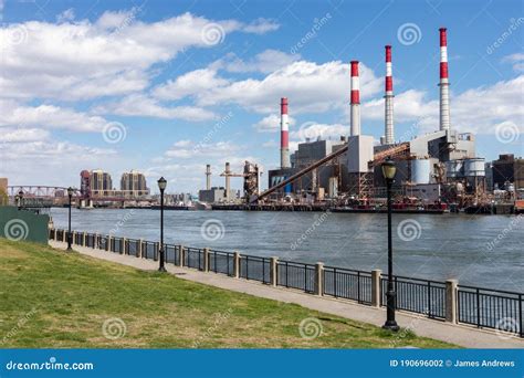 Empty Riverfront on Roosevelt Island with a View of the Ravenswood ...