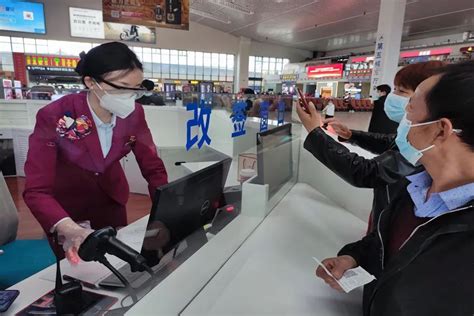 跟纸质火车票说再见！郑州东站部分旅客刷身份证即可进站乘车-大河网